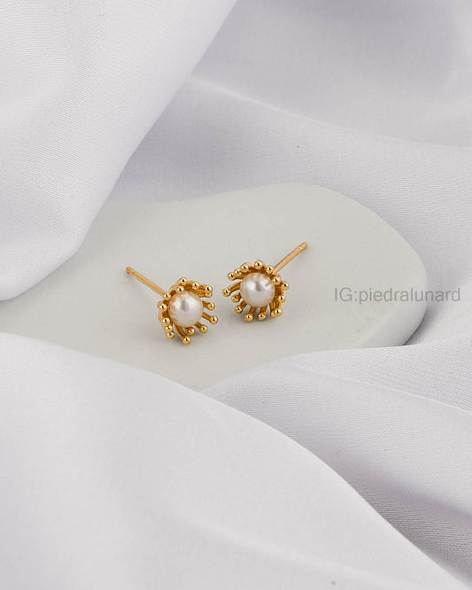 Aretes topos flor y perla A18