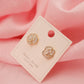 Aretes baño de oro flor blanca en relieve y circonitas A57