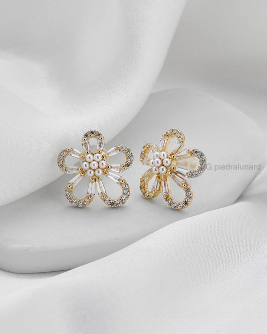 Aretes flor en perlas y circonitas A03